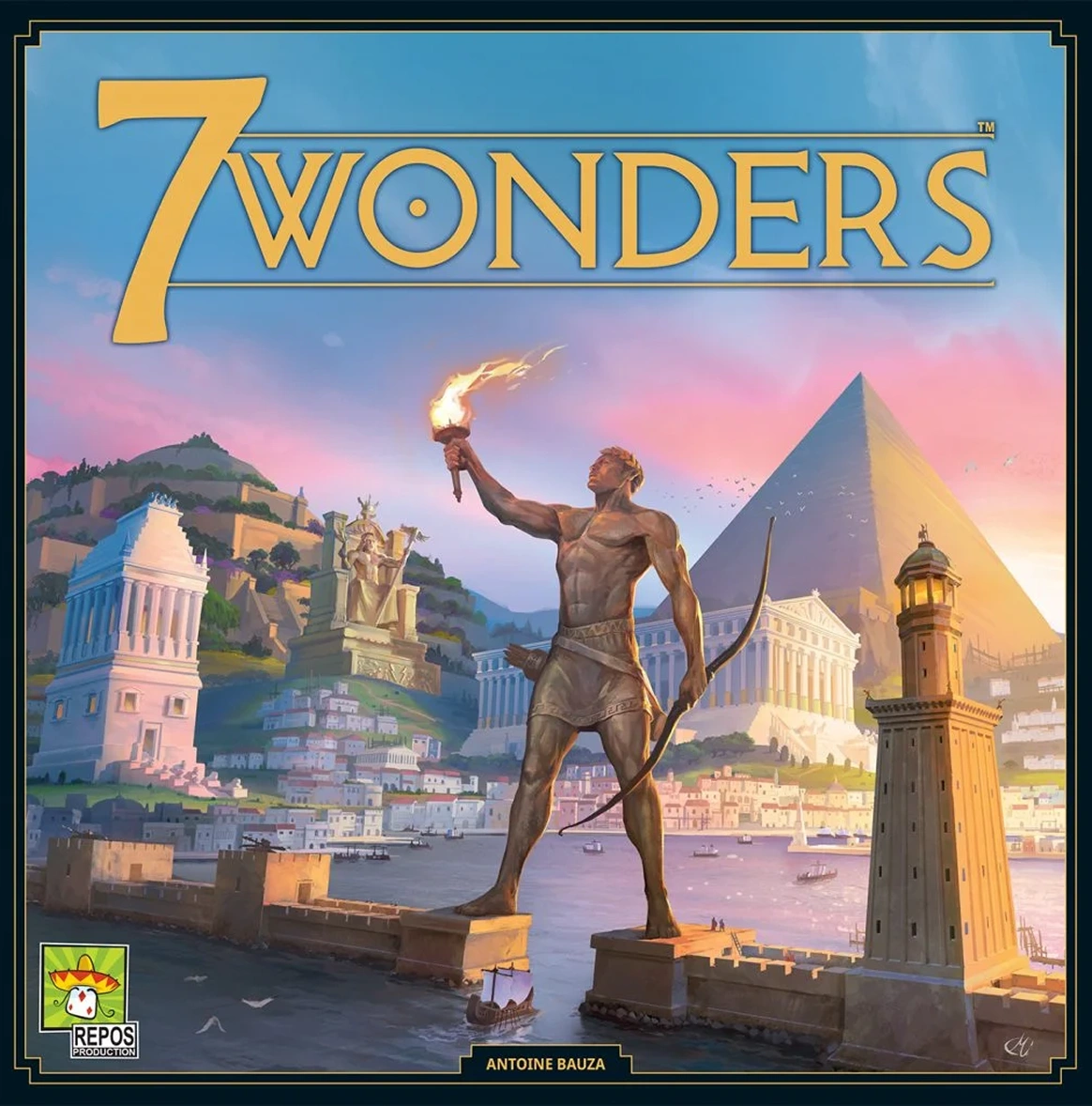 De omslag van het bordspel 7 Wonders met een afbeelding van het majestueuze standbeeld van de Kolossus van Rhodos met een fakkel, tegen de achtergrond van een oude stad en een piramide